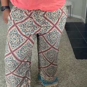 Palazzo pants with slits at the calf